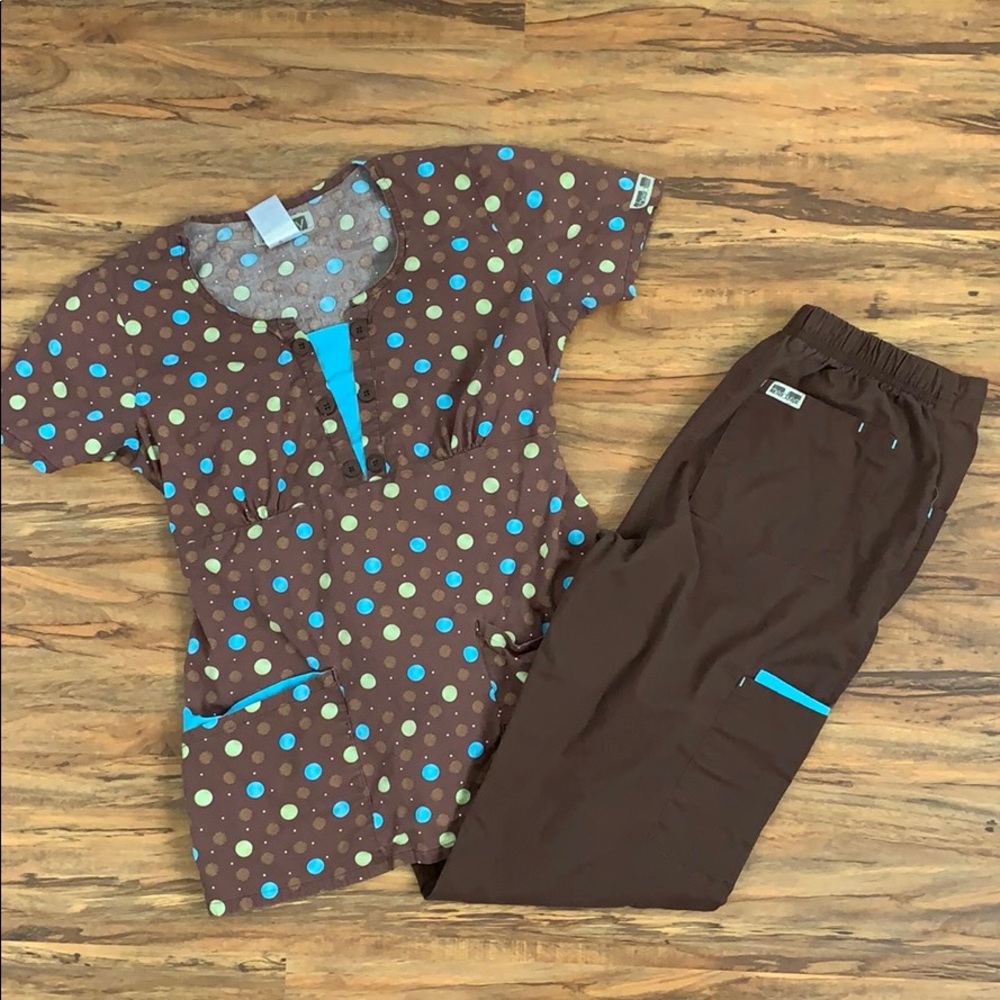 🚦Cherokee brown and teal scrubs